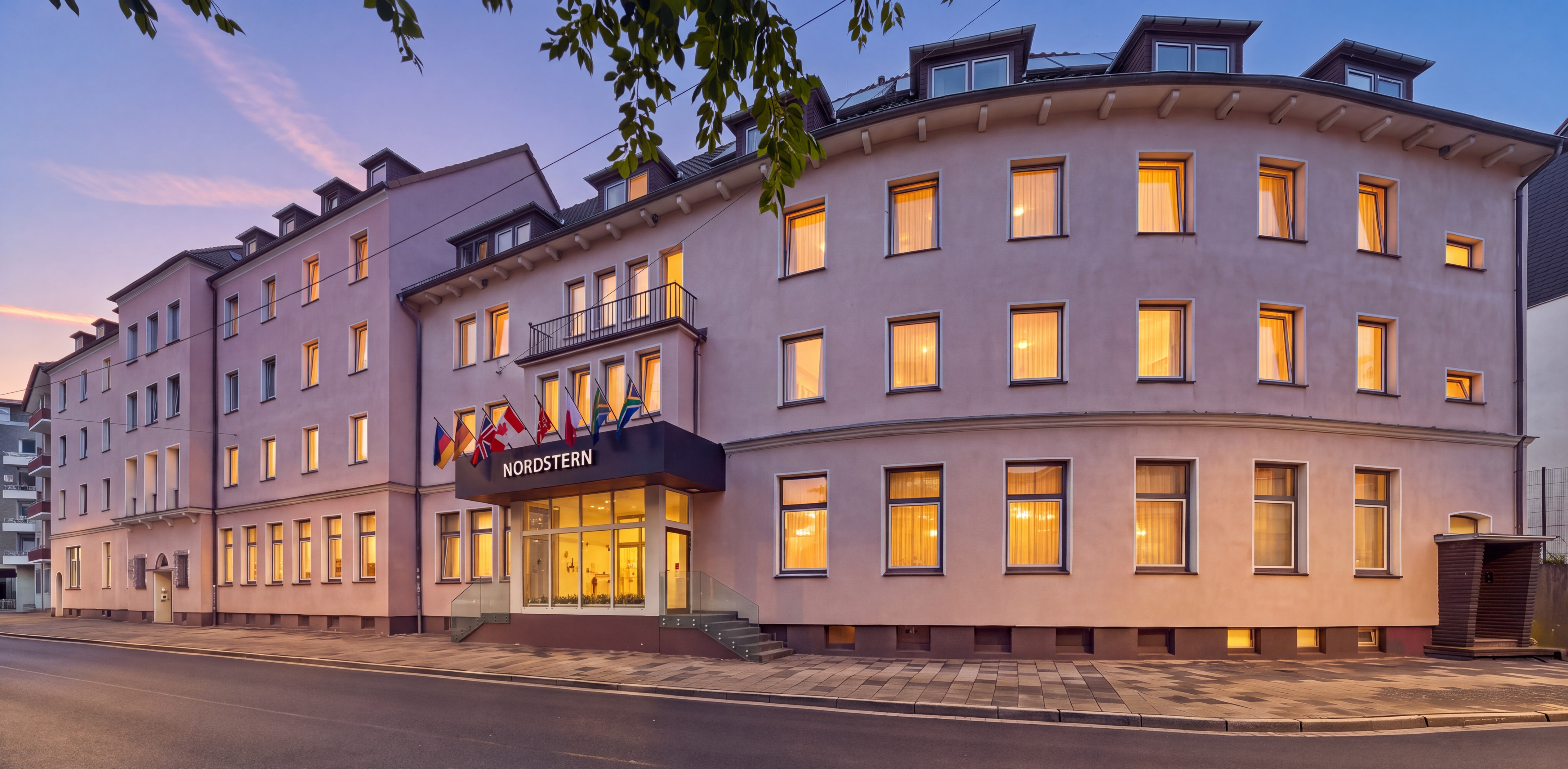 Nordstern in der Schifferstraße in der Abenddämmerung